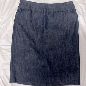 Women’s denim skirt knee length, slim fitting
